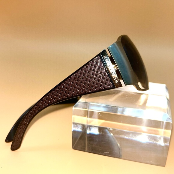 Burberry sunglasses and original case. Model # B3026Q. Great condition. - Picture 2 of 7